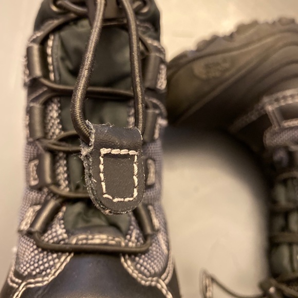 The Northface (Boys Bungee Lace Waterproof Boot) - Picture 3 of 5